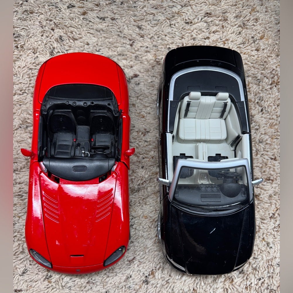 Maisto 1:18 scale diecast model Audi RS4 Convertible & Dodge Viper